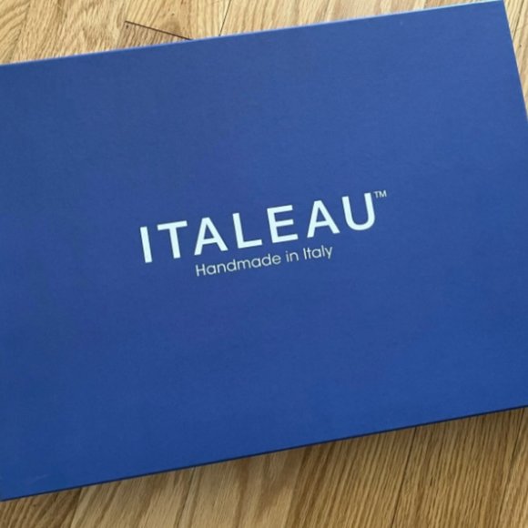 Italeau handmade cashmere sweater - womens size small - NWT - Picture 3 of 4